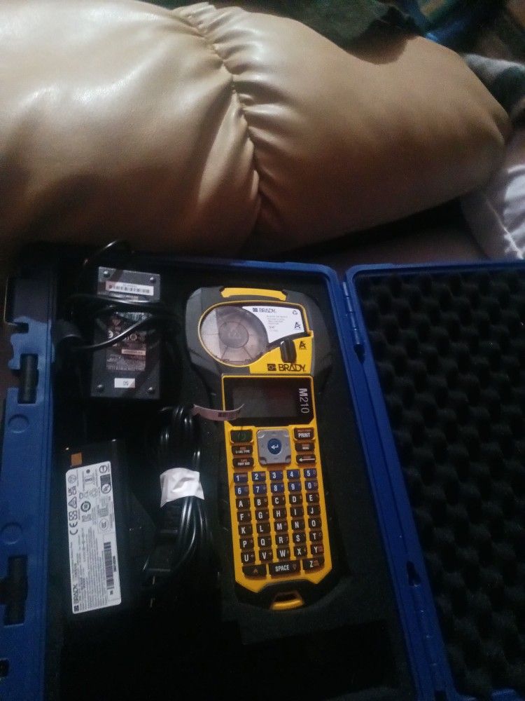 Brady M210 Label Maker Kit
