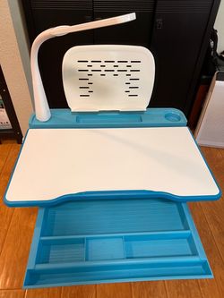 Adjustable kids desk with Led  lamp and book stand age3-12