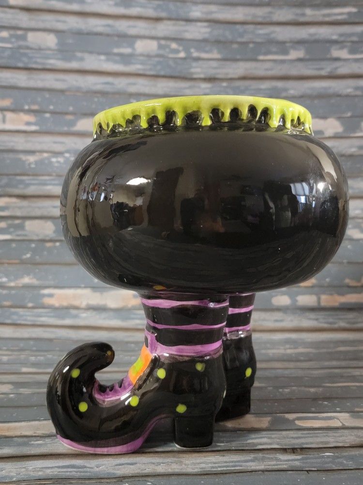 Hanna's Handiworks Happy Halloween Witch's Feet Cauldron