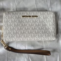 Michael Kors Logo Wallet - Vanilla/Gold Hardware 