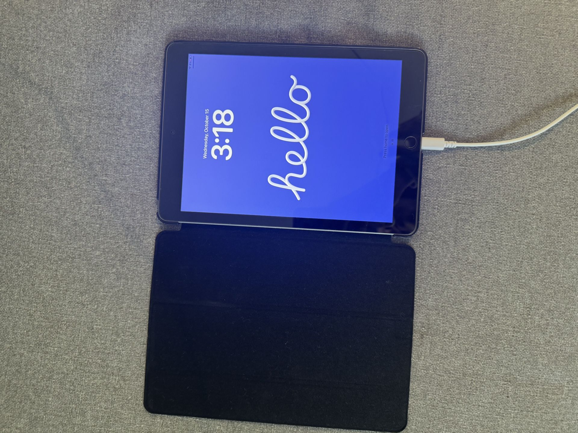 iPad 6th Generation (128 GB)