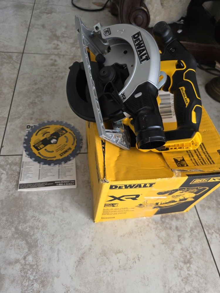 Dewalt LEXVOLT 60V MAX Cordless Brushless 7-1/4 in. Circular Saw with Brake (Tool Only)