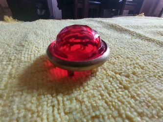 Red Diamond shaped reflector. 1 1/2 inch diameter. It have end clips to lock it on .see pixs