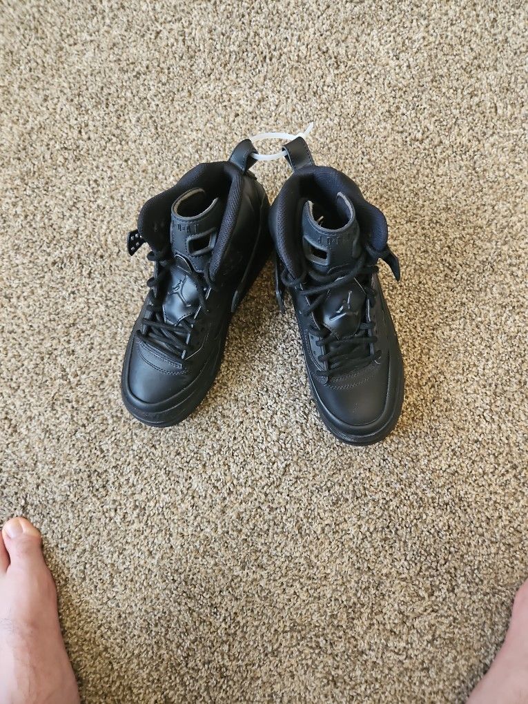Nike Air Jordan Youth 5.5Y Black Sneakers – Retro Style Boys Basketball Shoes
