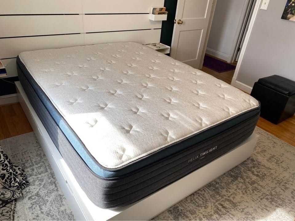 Helix Twilight Luxe Mattress Like New !