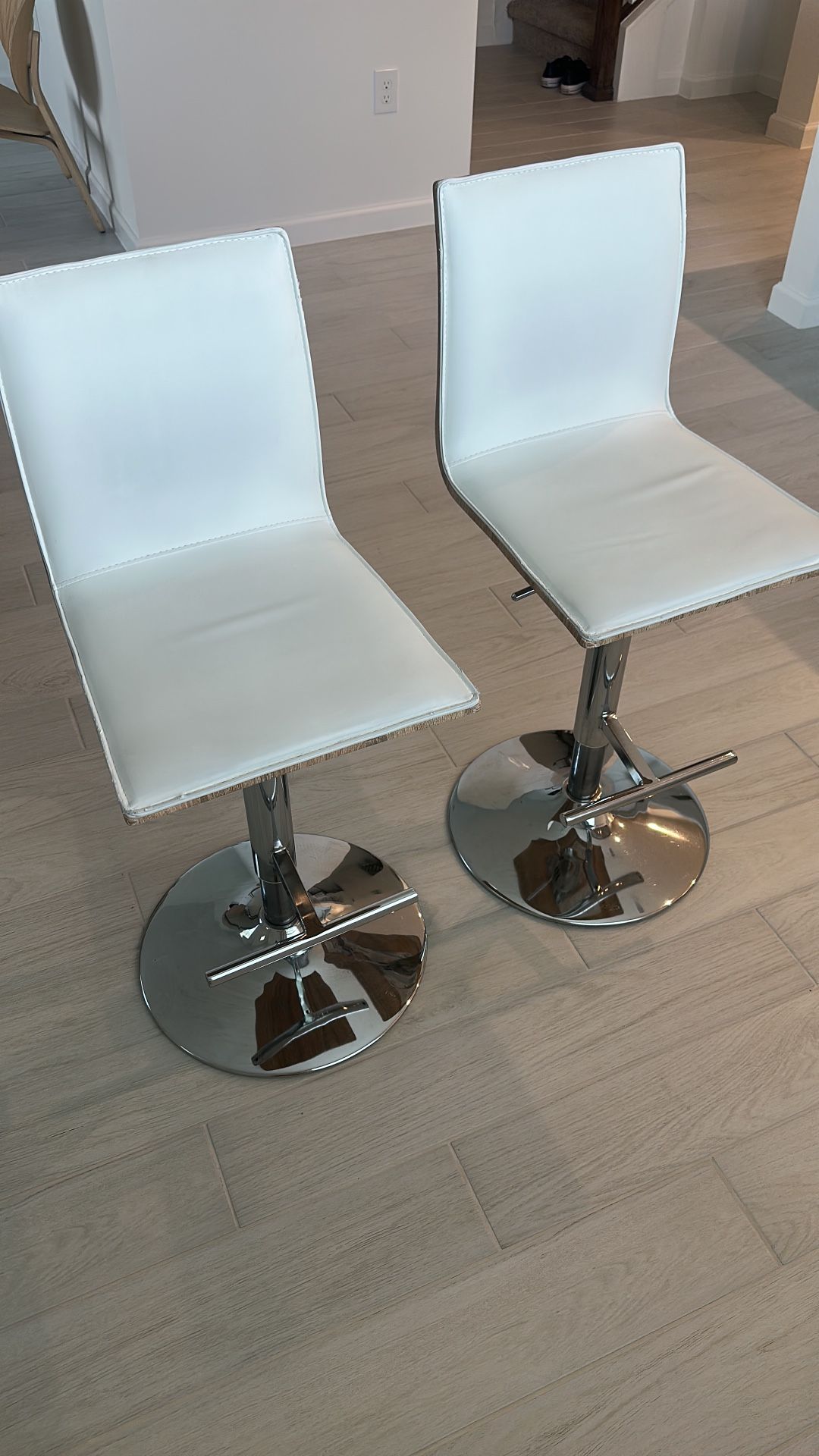 Stool Adjustable Height White/Oak Veener