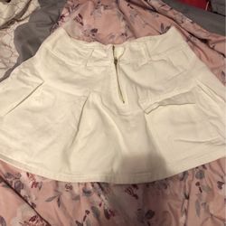 Romwe White Skirt Size Medium 