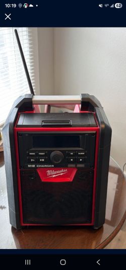 Bocina Milwaukee
