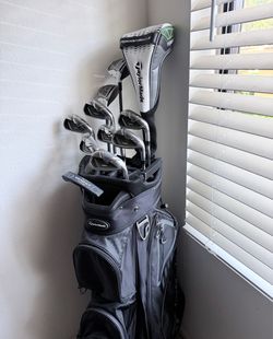Taylormade Golf Club Set with Bag