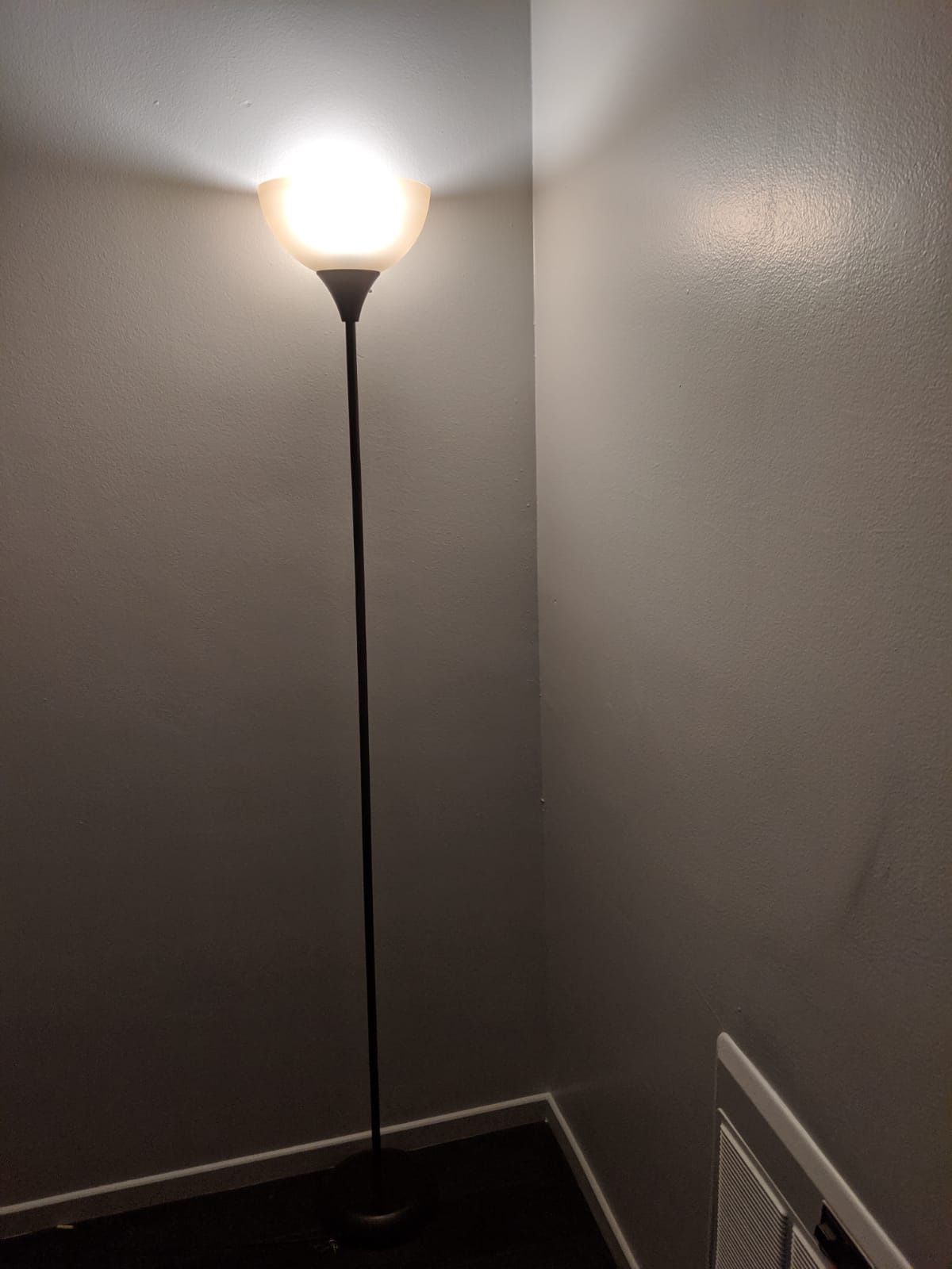 Floor lamp(FREE)