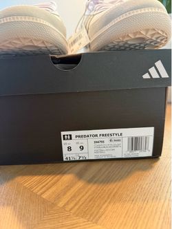 Soccer shoes