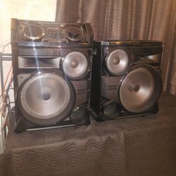 Samsung GIGA Sound Beat Speakers