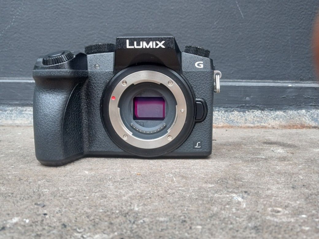 Panasonic Lumix G7 (Body Only !)