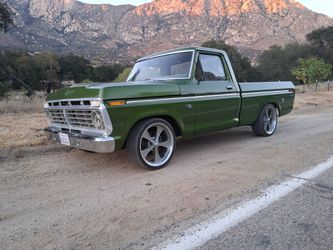 Ford F-100 Classic Pickup Truck
