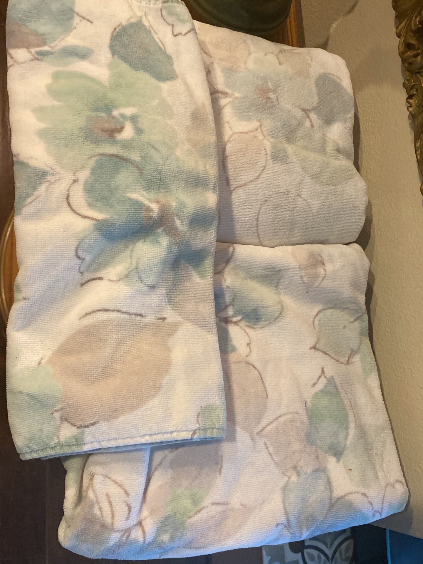2 Bath Towels And One Hand Towel