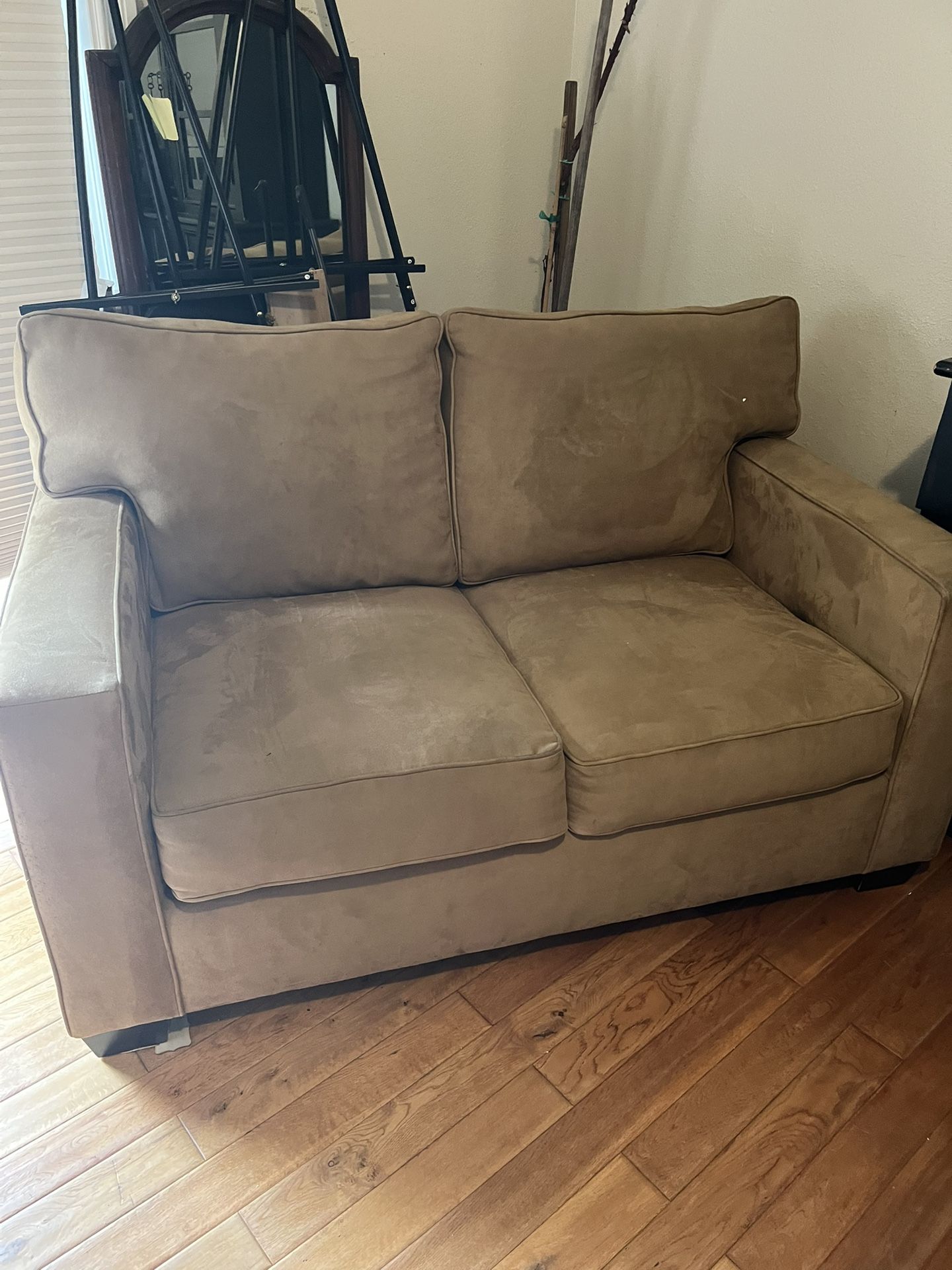 Love Seat/sofa