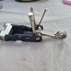 Multi Tool - 7 Functions/Wrench, Allens Screwdrivers 0501