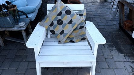 🪑 Solid Wood Adirondack-Style Patio Chair + Cushions – $29 FIRM 🪑