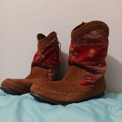 Minnetonka Women's Leather Boots 