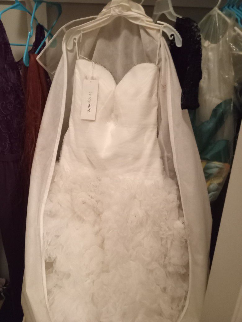 Luna Novia Wedding Dress 