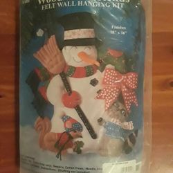 NEW "Snowman Woodland Friends" felt wall hanging craft kit $10 FIRM