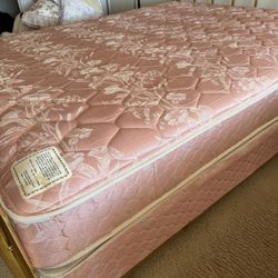 Queen Size Innerspring Mattress and Box Spring Very Clean and Good Condition 