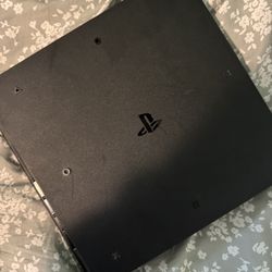 PlayStation 4 Lightly Used 