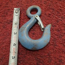 (1) 3/4 Ton Hook With Safety Latch