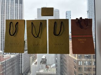 Gucci Accessories Gift box w. Gucci Gift Bow & Gucci Gift Bags