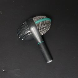 AKG D112 Microphone w/ Case & Foam Insert – Lightly Used