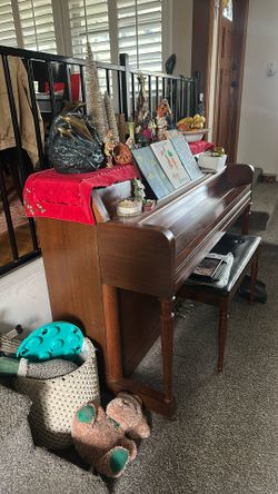 Story And Clark- Upright Piano