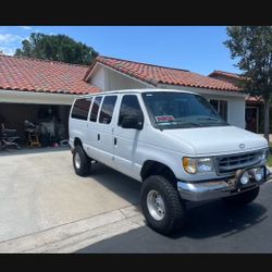 2002 Ford E-350