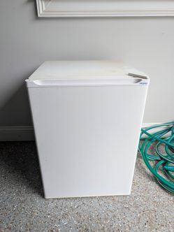 Haier Refrigerator 2.7 cu ft