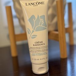 Crème Radiance Clarifying Cream-to-Foam Cleanser,