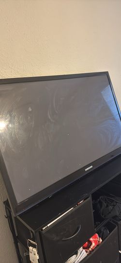 55” Samsung Smart TV w/ Roku Remote & All Cables Included