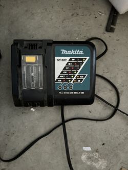 Makita Charger 