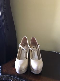Nude heels (size 5 1/2)