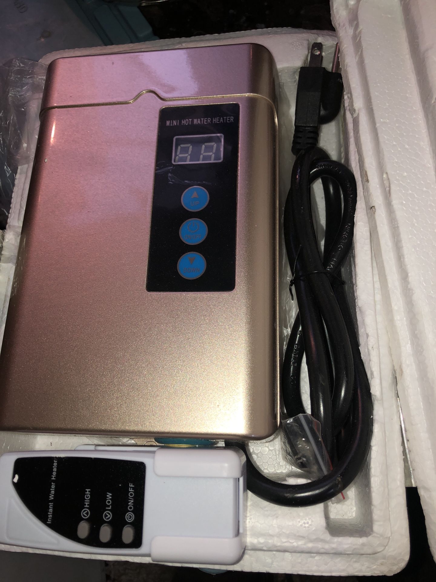 Instant hot water heater