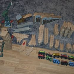 Thomas & Friends Lot: Trains, wooden tracks and extra pieces