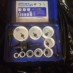 Amazon Basics 9-Piece Bi-Metal High Speed Steel Hole Saw Kit with Carrying Case, 25/32" to 2-11/16

