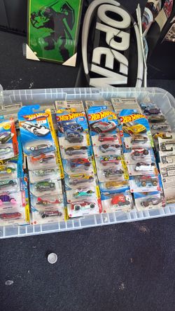 $1 hot wheels, over 500