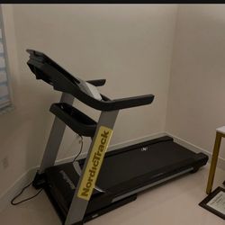  NordicTrack EXP 7i treadmill 