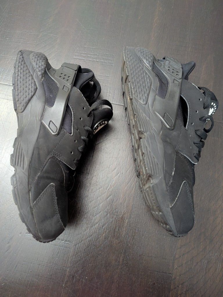 Nike Air Huarache running Size 9