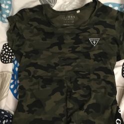 guess camo t shirt 