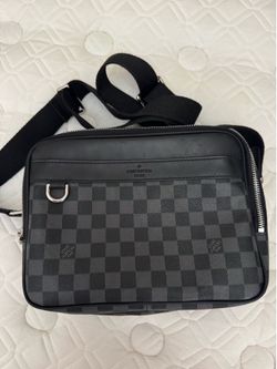 LV Hand Bad