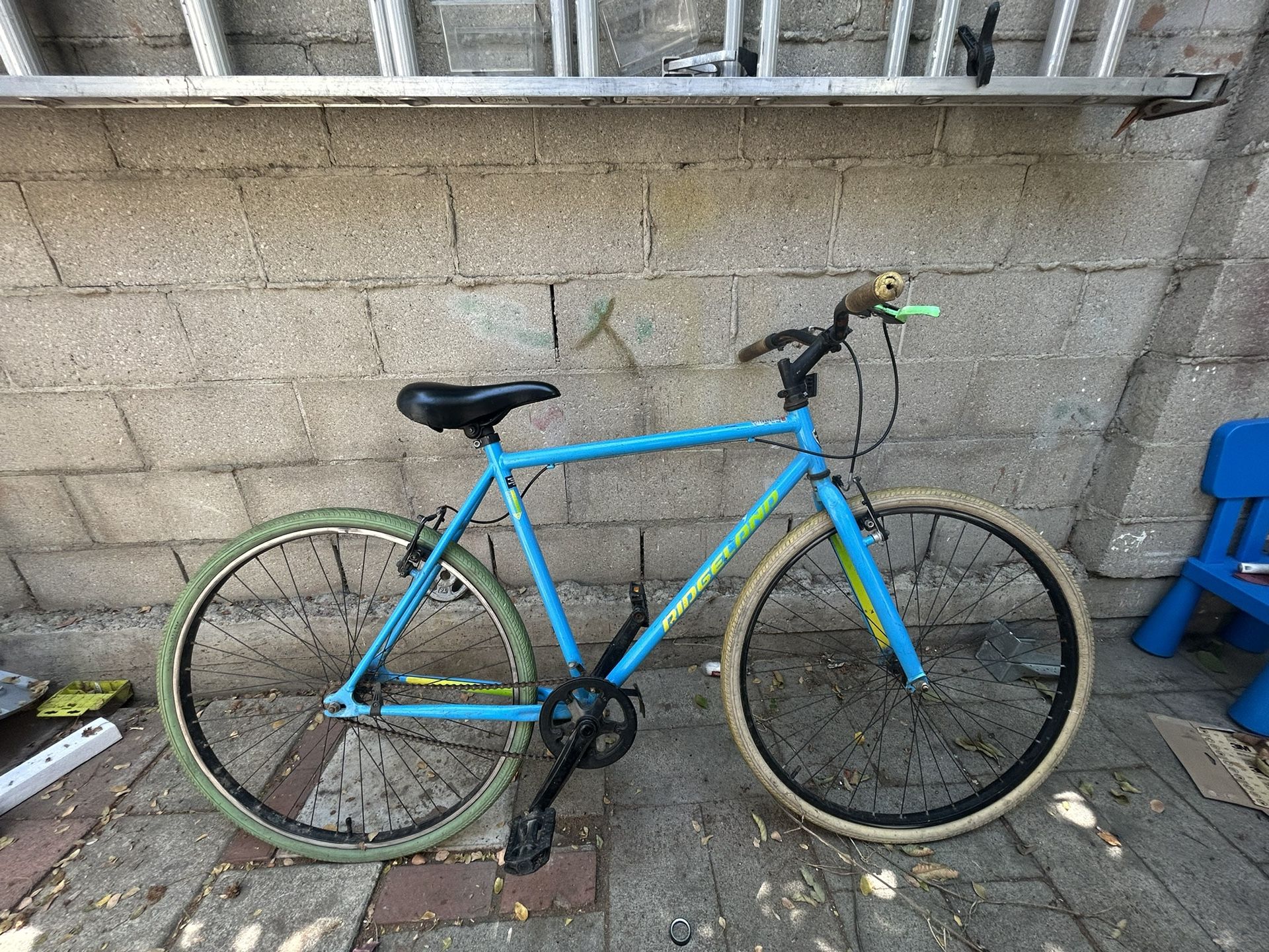 700c Kent Ridgeland Hybrid Bike, Adult, in Blue/Green
