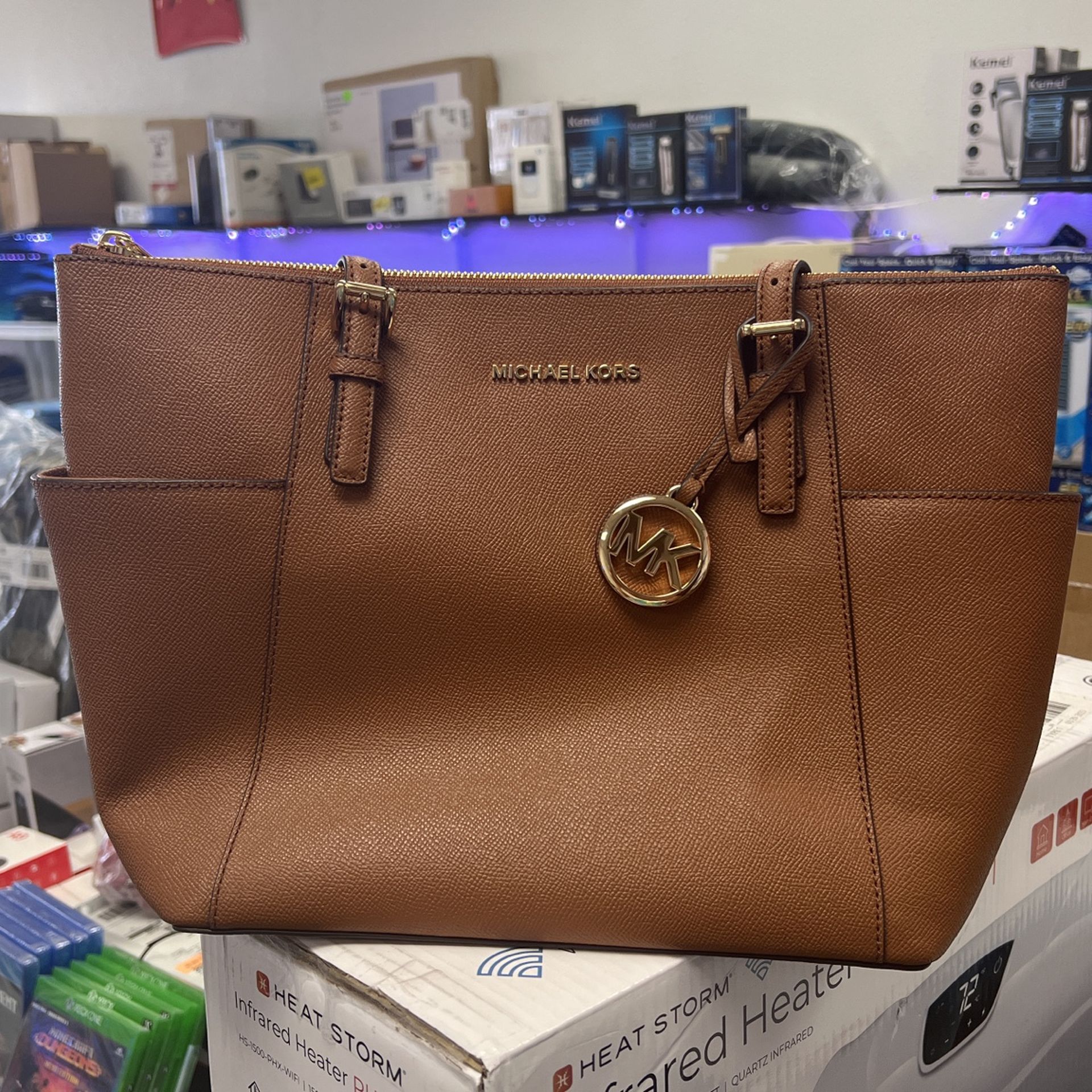 Michael Kors Kenly Tote Bag & Wallet for Sale in El Paso, TX - OfferUp