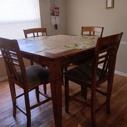 Dinning Room Table And Chairs 