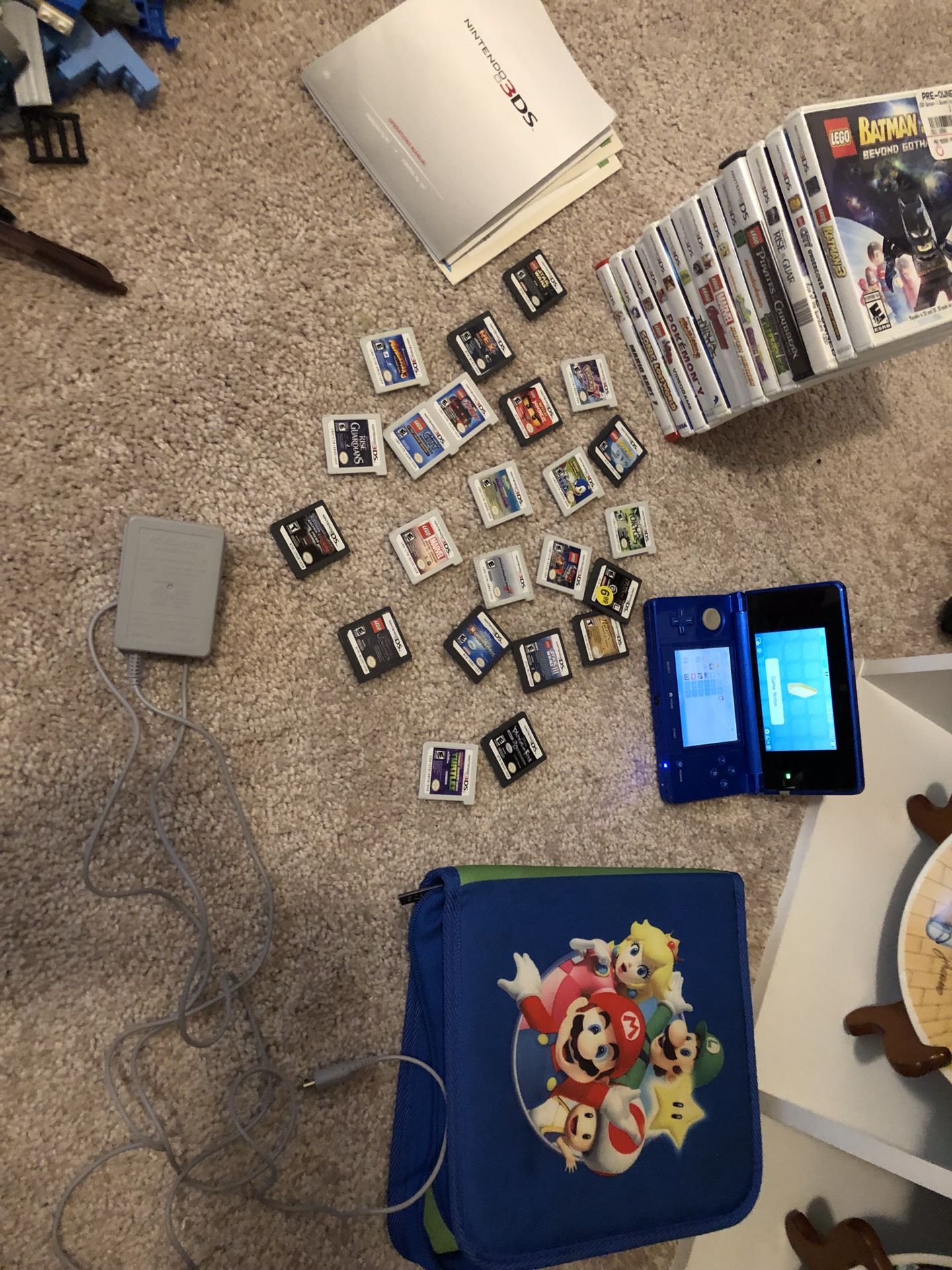 Nintendo 3DS & 22 Games