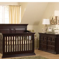  REDUCED Vienna Expresso  4 In One Crib To Bed Conversion.  